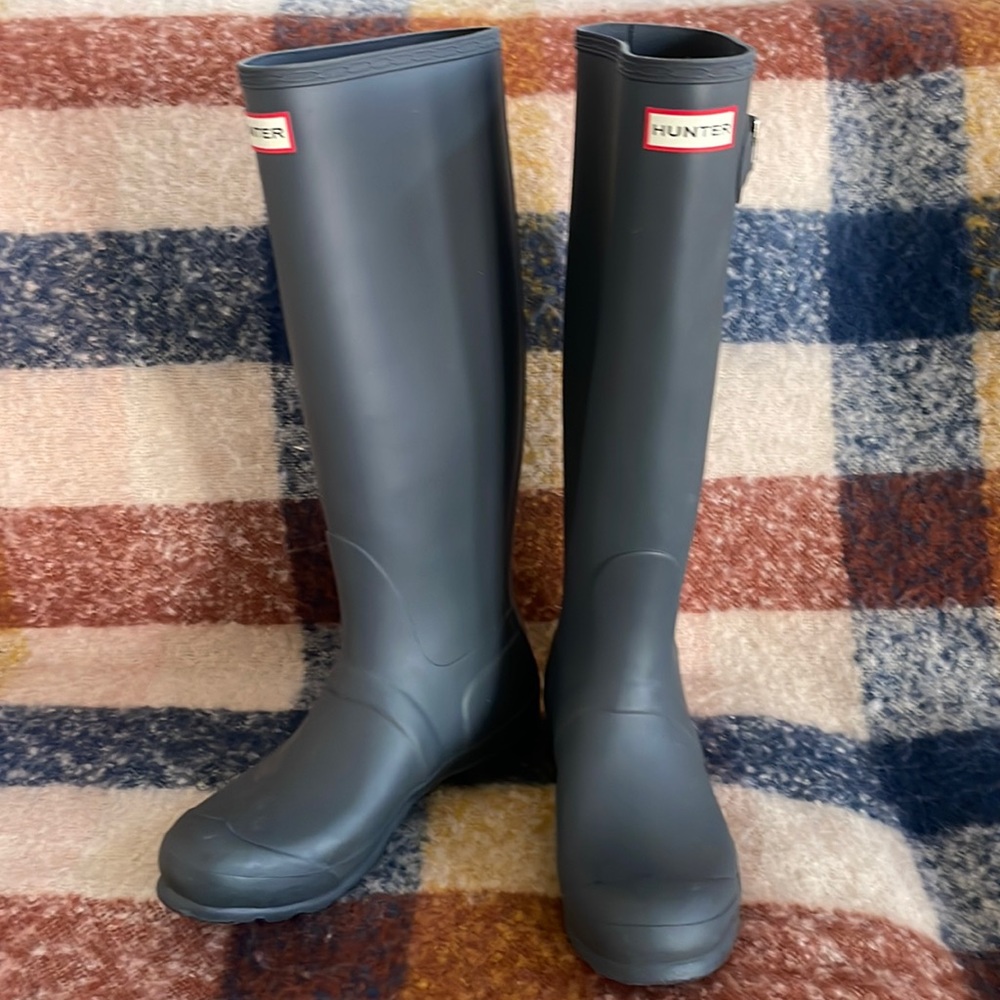 Hunter Women's Tall Rain Boots in Matte Dark Gray